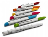 penna i en kombination av aluminium och ABS med gummerat grepp.