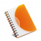 Anteckningblock i 5 olika färger på omslaget.