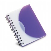 Anteckningblock i 5 olika färger på omslaget.