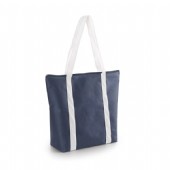 Kasse i non woven material med företagets logo.