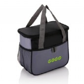 Snygg kylväska som finns i 4 olika färgkombinationer