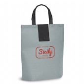 Ihopvikbar kasse i non woven material med tryck.