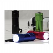 ficklampa i eloxerad aluminium i presentask.