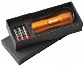 ficklampa i eloxerad aluminium i presentask.