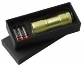 ficklampa i eloxerad aluminium i presentask.