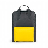 svart ryggsäck med framficka i fem olika färger.