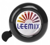 Ringklocka i metall med tryckt logo.