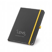 Svart anteckningsblock i läder imitation.