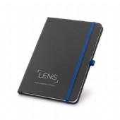 Svart anteckningsblock i läder imitation.