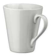 Vit keramikmugg med kontrastfärg på insida och handtag