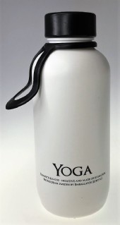 Flaska i bioplast med lock och bärrem i svart eller vit