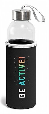 Glasflaska med mjukt färgat fodral.